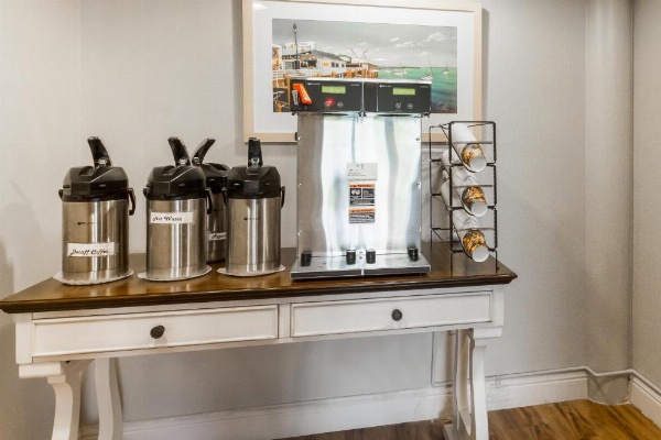 Red Lion Hotel Monterey image 16