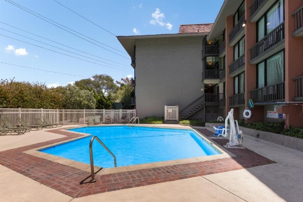 Red Lion Hotel Monterey image 25